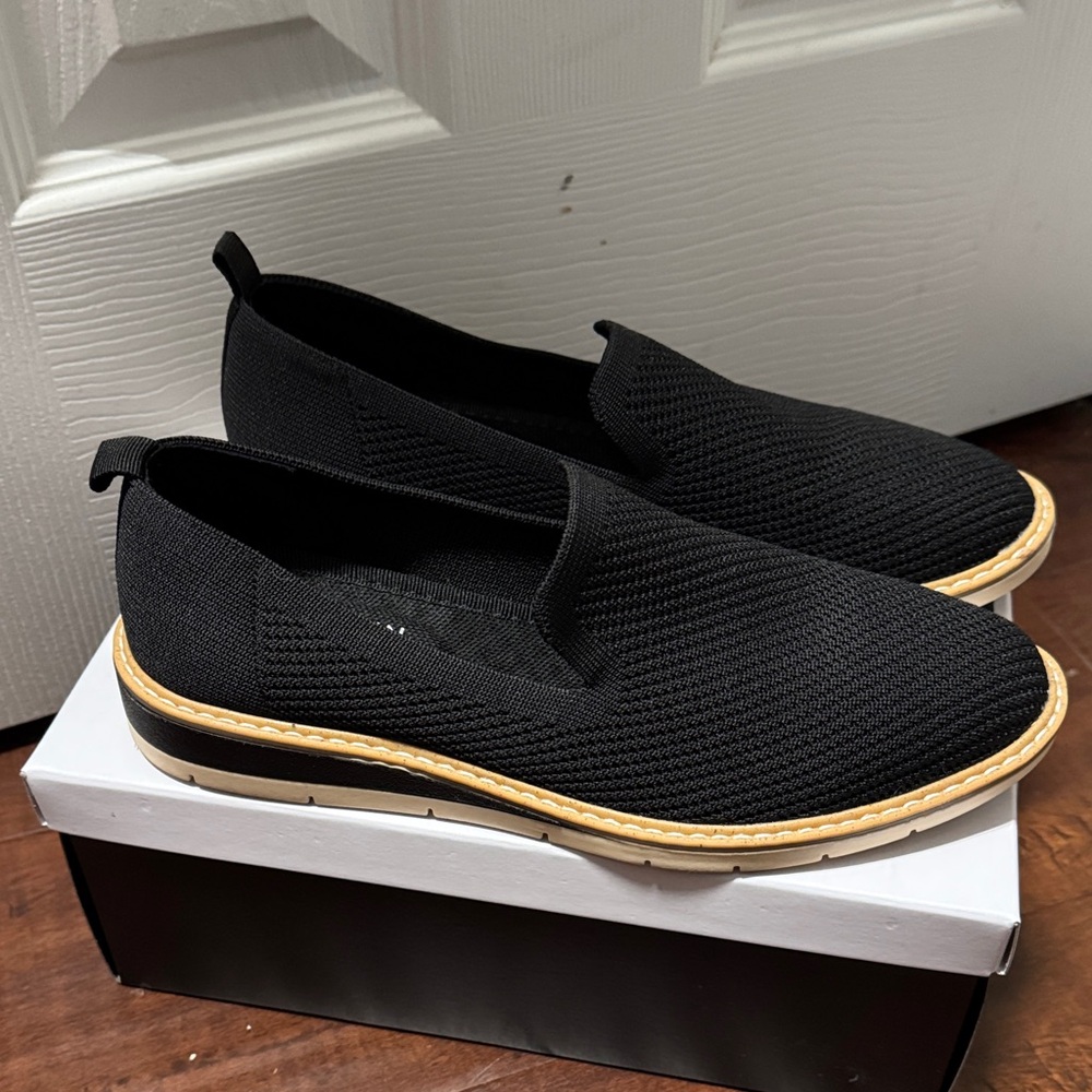 Taryn Rose Black Knit Slip-On Loafers with Tan Trim - Picture 3 of 6